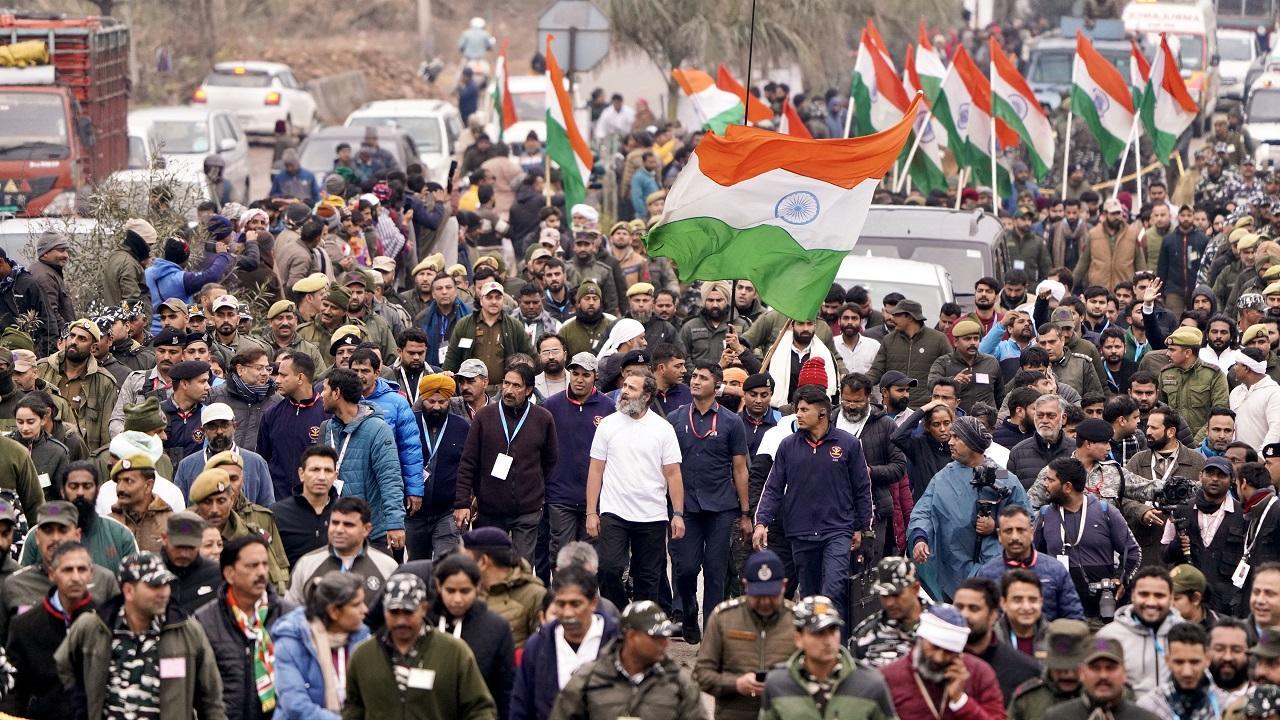 Rahul Gandhi's Bharat Jodo Yatra resumes from Vijaypur, nears Jammu city